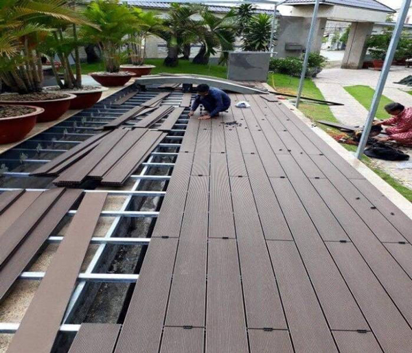 Một số lưu ý khi thi công sàn nhựa giả gỗ ngoài trời