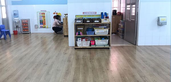 Sàn nhựa có nên lắp cho trường mầm non không