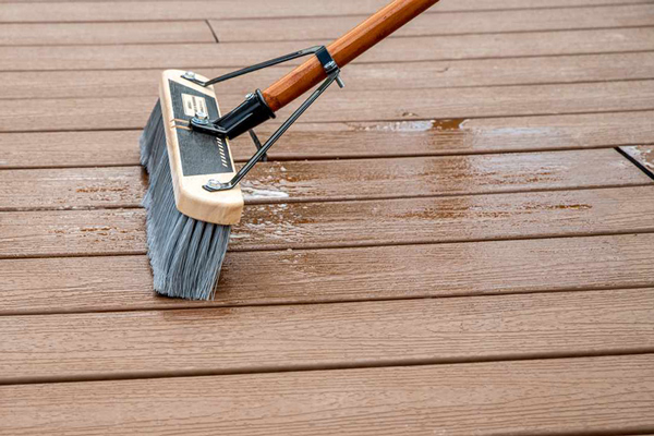 Cách vệ sinh sàn nhựa ngoài trời