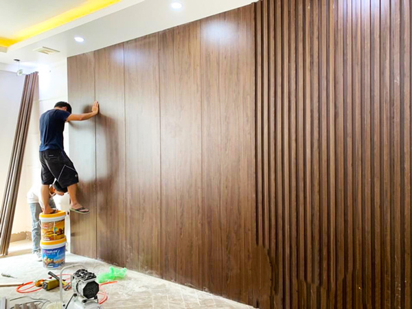 Cách vệ sinh tấm ốp nhựa lam sóng