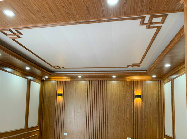 Nhà bị thấm sử dụng nhựa ốp tường được không